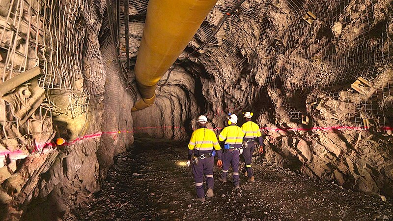 Photo on Wiki: https://commons.wikimedia.org/wiki/File:Underground_Mining_team.jpg