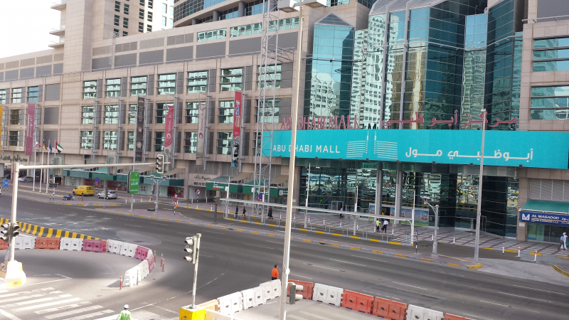 Photo on Wikimedia Commons (https://commons.wikimedia.org/wiki/File:Abudhabi_Mall_Area_-_UAE_-_panoramio_%285%29.jpg)