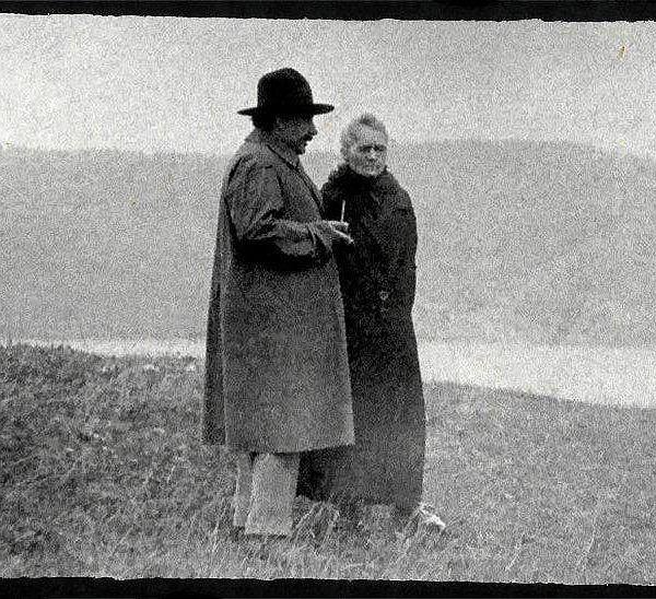 Photo: https://www.reddit.com/r/interestingasfuck/comments/qsy6mr/albert_einstein_and_marie_curie_discussing_near_a/