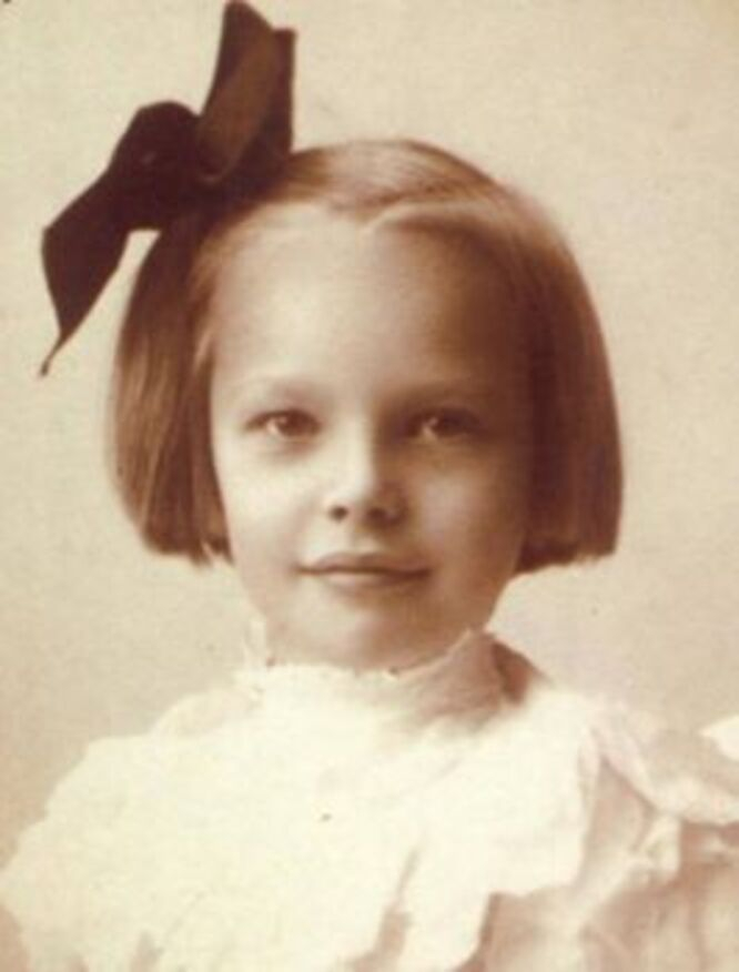 Photo:  Pinterest - Amelia Mary Earhart As A Child