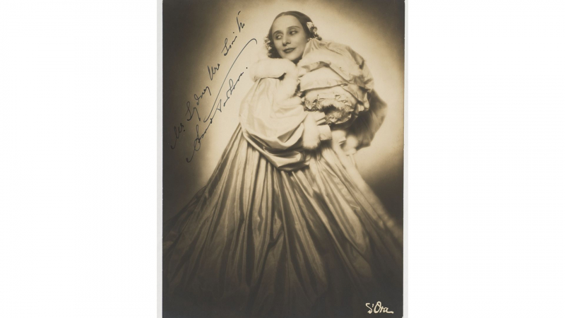 Photo on Picryl (https://picryl.com/media/anna-pavlova-in-costume-for-the-solo-christmas-before-1929-dora-photographer-9c0625)