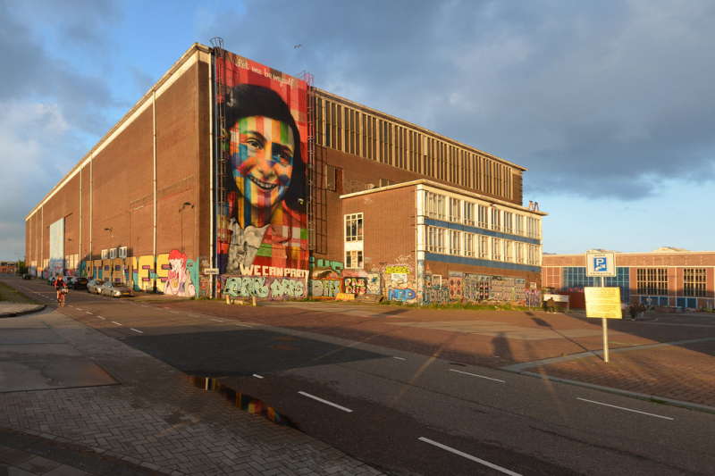 Photo: Flicr - Anne Frank portrait in Amsterdam