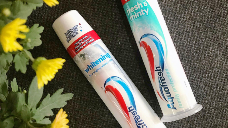 https://www.amazon.com/Aquafresh-Extreme-Whitening-Toothpaste-5-6-Ounce/dp/B003XIVQ7M
