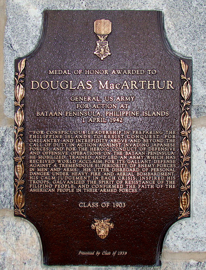 A plaque inscribed with MacArthur's Medal of Honor citation -en.m.wikipedia.org