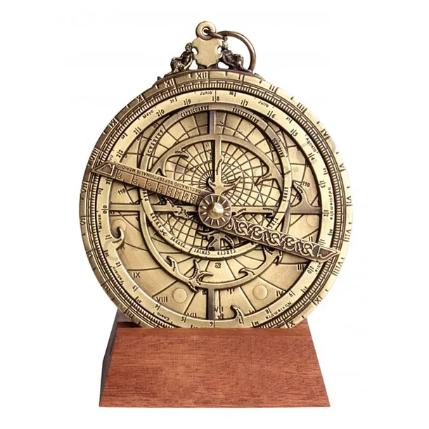 Photo: historyten.com - astrolabe