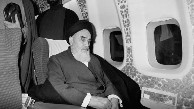 Ayatollah Ruhollah Khomeini sat inside a plane in Paris before flying back to Iran after 14 years in exile - Photo: ynetnews.com
