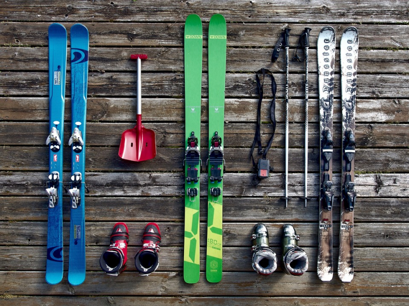 Photo on  Max Pixel (https://www.maxpixel.net/Ski-Equipment-Backcountry-Skiing-Skiing-Ski-Touring-932188)