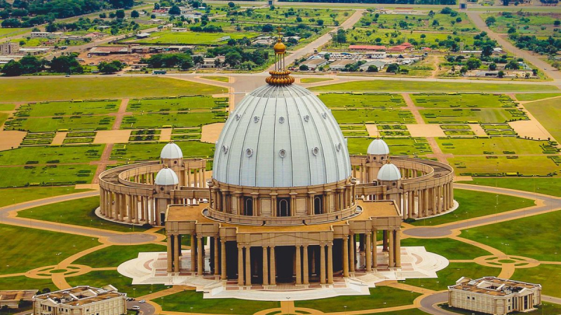 (The Basilica of Our Lady of Peace) - Yamoussoukro,Côte d'Ivoire - Africa Global Radio