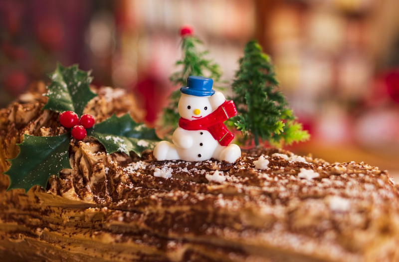Bûche de Noël (Yule Log Cake)