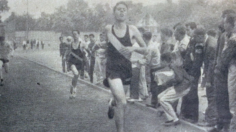 Photo: https://www.washingtonpost.com/news/the-fix/wp/2016/01/29/the-untold-story-of-bernie-sanders-high-school-track-star/