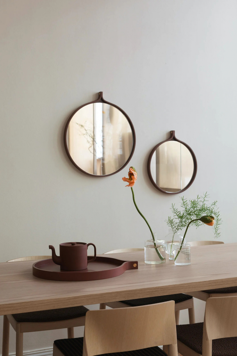 Screenshot of https://www.swedese.se/en/products/accessories/comma-mirror-round-40-cm