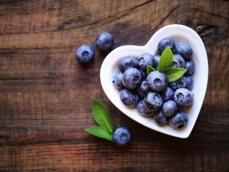 A one-cup serving of blueberries has just 84 calories and 3.6 grams of fiber