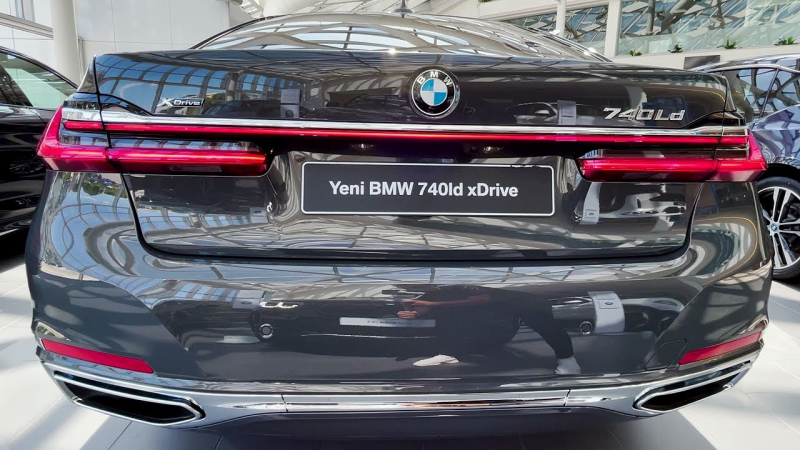 BMW 7 Series (photo:Youtube)