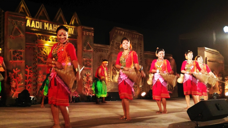 Screenshot of https://commons.wikimedia.org/wiki/File:Na_%E2%80%93_Gurnai_Dance_of_Bodo,_Assam_P_20171117_181045_08.jpg