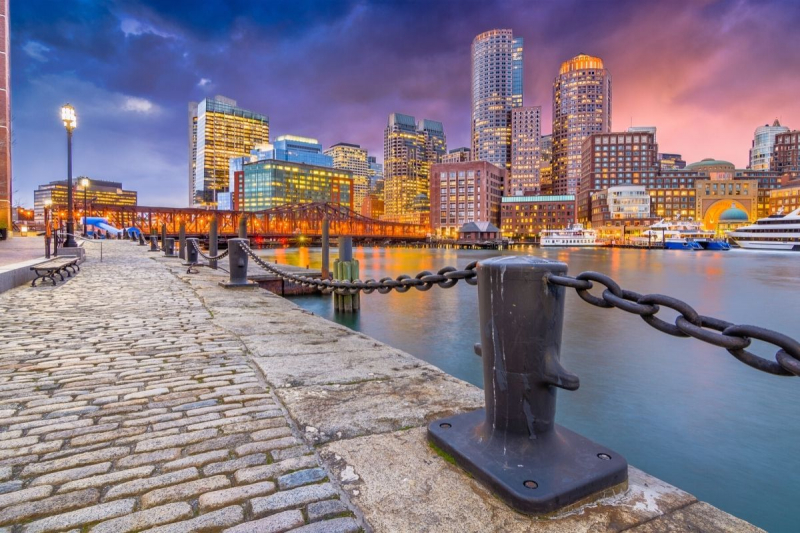 A walk along the riverside of Boston on Valentine's Day will provide wonderful memories for couples.