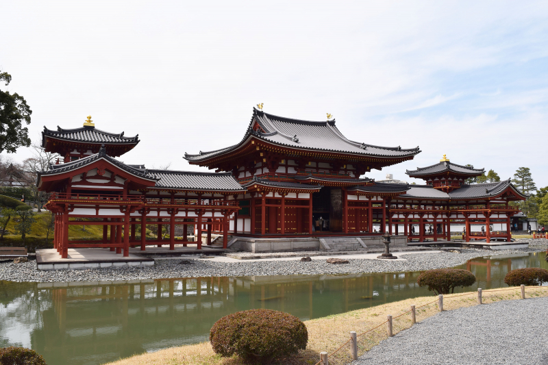 Photo by https://www.worldhistory.org/image/7907/phoenix-hall-at-byodoin-temple/