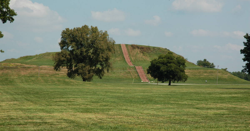 https://greetingsfromkelly.com/cahokia-mounds/