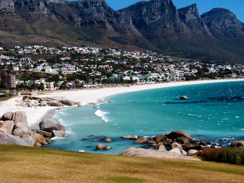 Camps Bay Beach, Cape Town (photo: https://www.minube.net/)