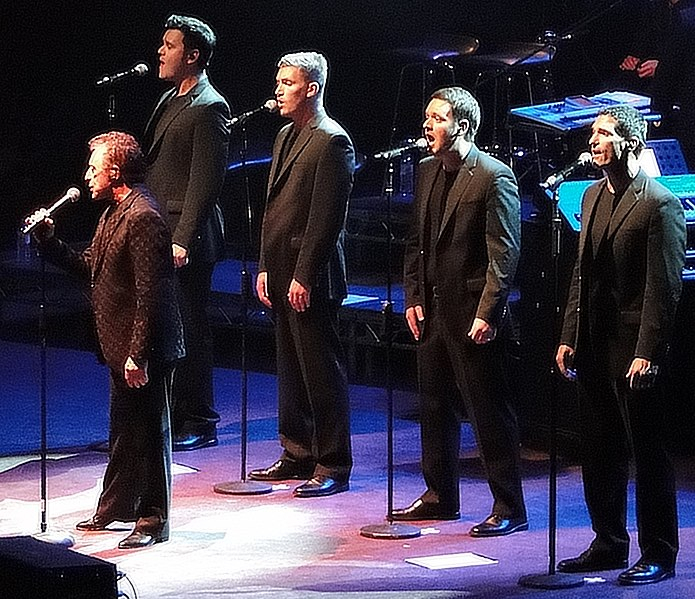 Photo on Wikimedia Commons https://commons.wikimedia.org/wiki/File:Frankie_Valli_and_The_Four_Seasons.jpg