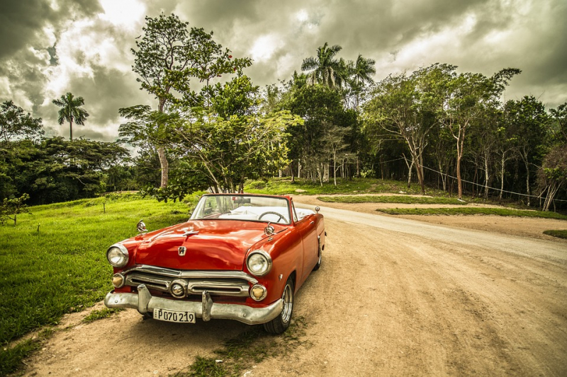 Source: Pixabay (https://pixabay.com/photos/oldtimer-car-old-car-convertible-1197800/)