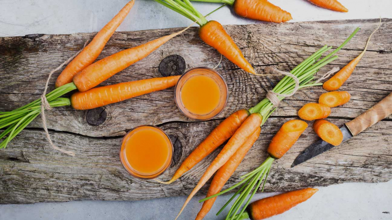 Eating a lot of carrots will make your skin turn yellow