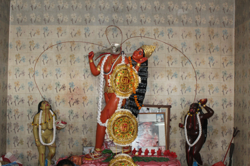 Photo on Wikimedia Commons (https://commons.wikimedia.org/wiki/File:Chinnamasta_temple_of_Bishnupur_10.jpg)