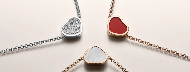 Photo on Chopard (https://www.chopard.com/en-us/jewellery-necklaces-pendants-my-happy-hearts)