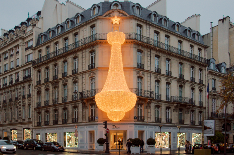 Photo on Wikimedia Commons (https://commons.wikimedia.org/wiki/File:Christian_Dior,_30_Avenue_Montaigne,_Paris_2016.jpg)