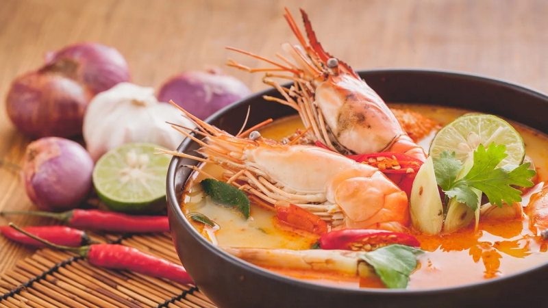 Clear spicy Thai soup (Tom yum goong nam sai)