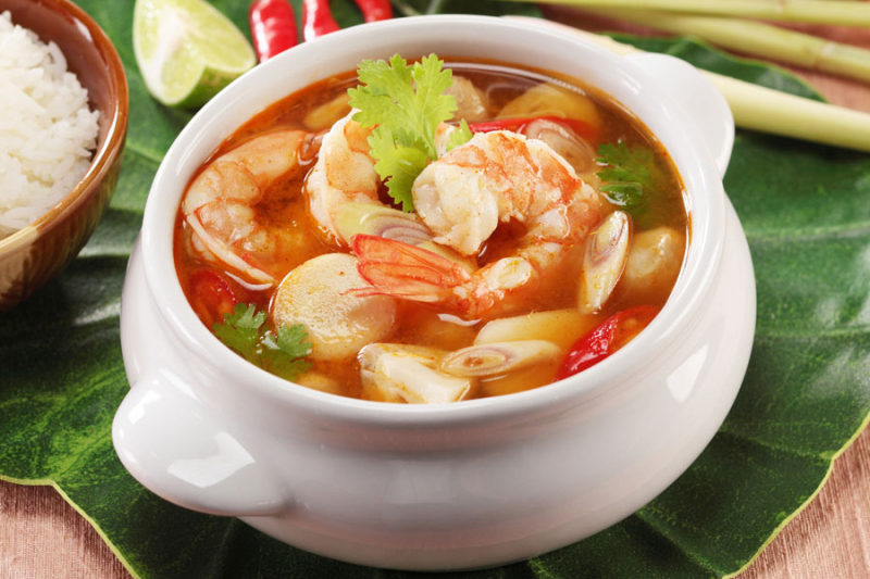 Clear spicy Thai soup (Tom yum goong nam sai)
