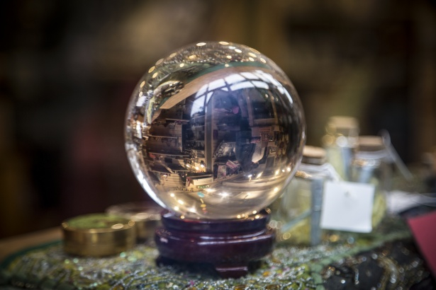 Photo by https://www.publicdomainpictures.net/en/view-image.php?image=197665&picture=crystal-ball