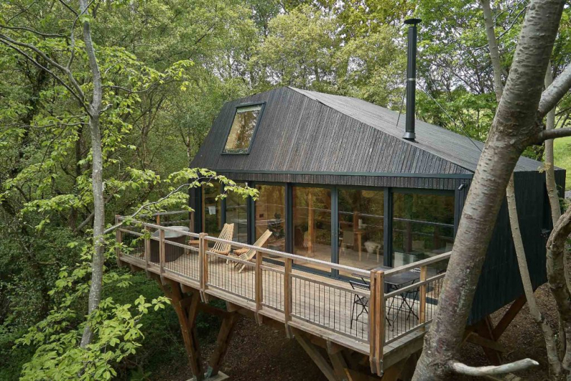 nymetwoodtreehouses.com