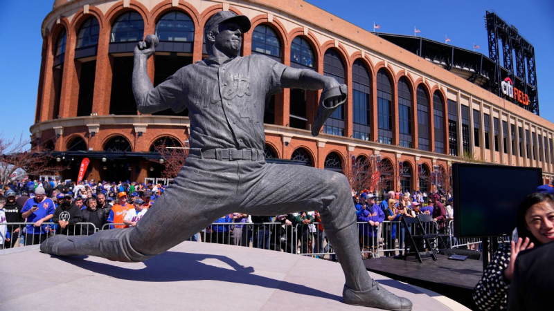 New York Mets unveil statue of legendary pitcher Tom Seaver at Citi Field - ESPN