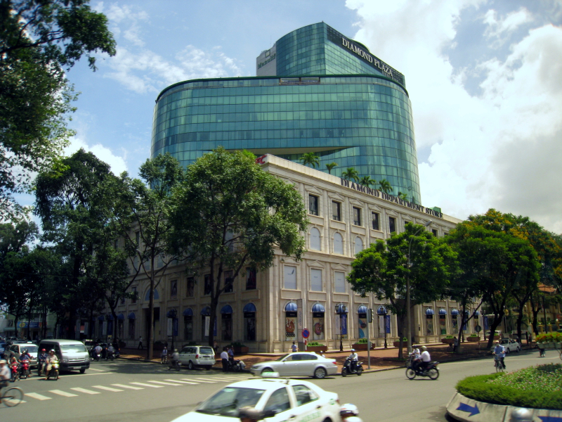 Photo on Wikimedia Commons (https://commons.wikimedia.org/wiki/File:Ho_Chi_Minh_City_Diamond_Plaza.jpg)