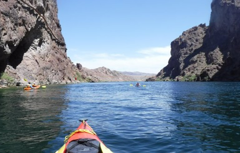 Emerald Cove Kayak Tour - Half Day