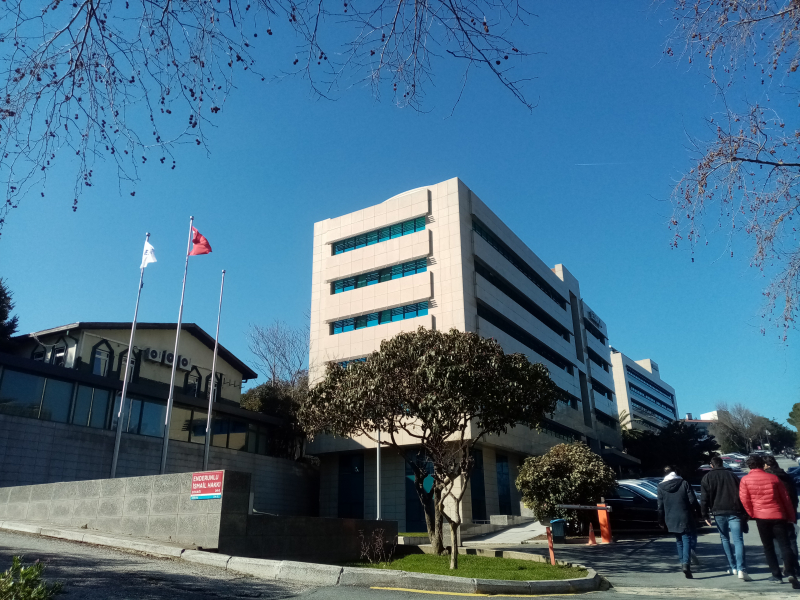 ENKA Headquarters (Istanbul) - Photo on Wikimedia Commons (https://upload.wikimedia.org/wikipedia/commons/8/80/ENKA_Headquarters_%28Istanbul%29_02.jpg)