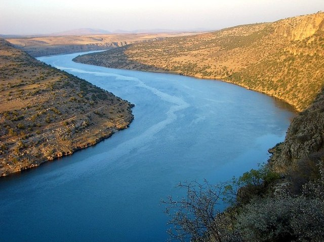 Euphrates (photo: https://www.wikidata.org/)