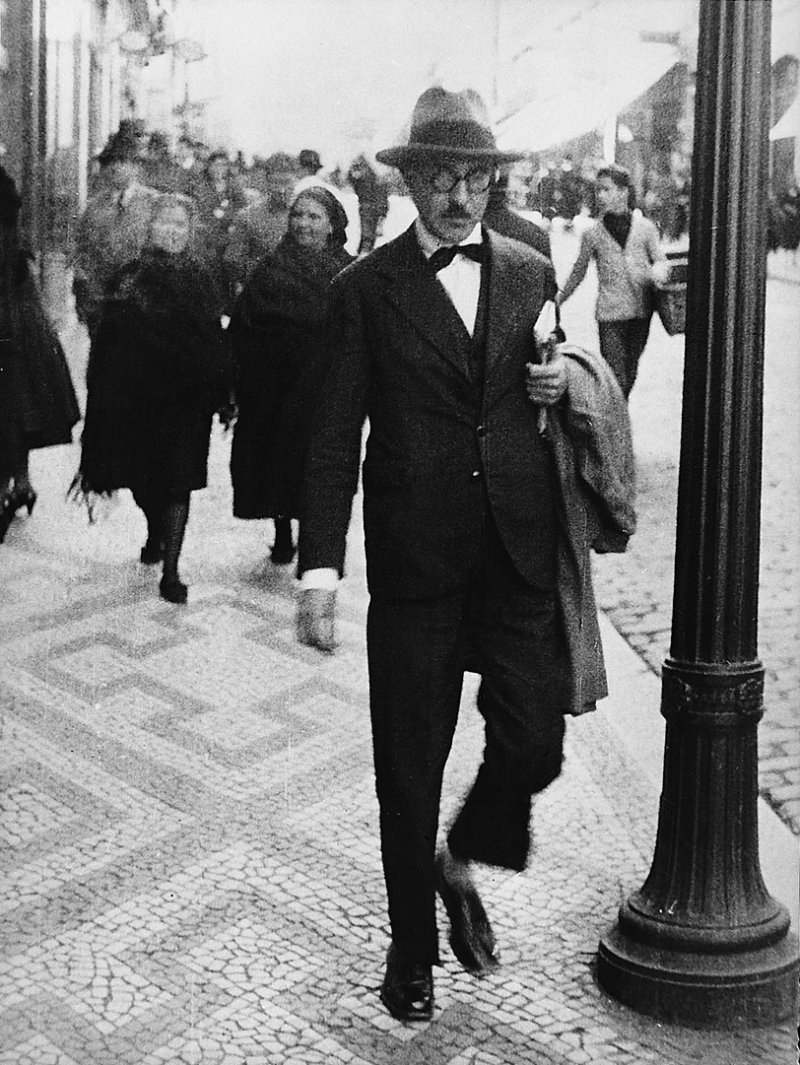 Pessoa in the streets of Lisbon -en.wikipedia.org