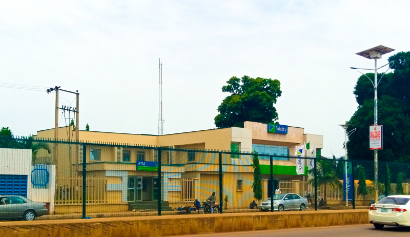 Photo on Wikimedia Commons (https://commons.m.wikimedia.org/wiki/File:Fidelity_Bank_Nigeria.jpg)