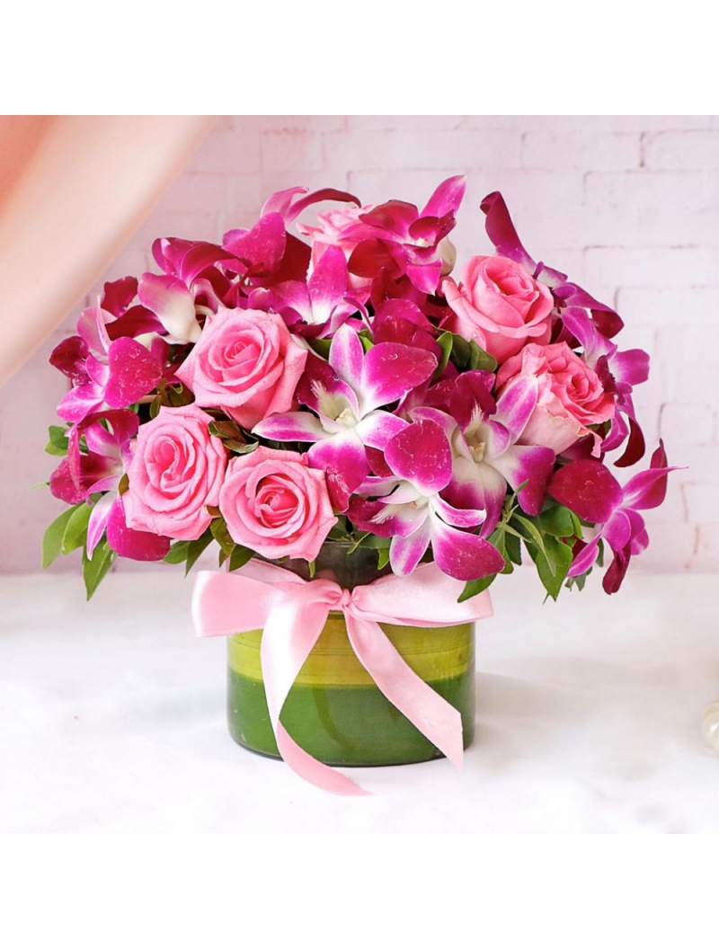 Photo: https://fleurop.com/en/purple-orchids-pink-roses-in-round-vase-to-india-hd1139337