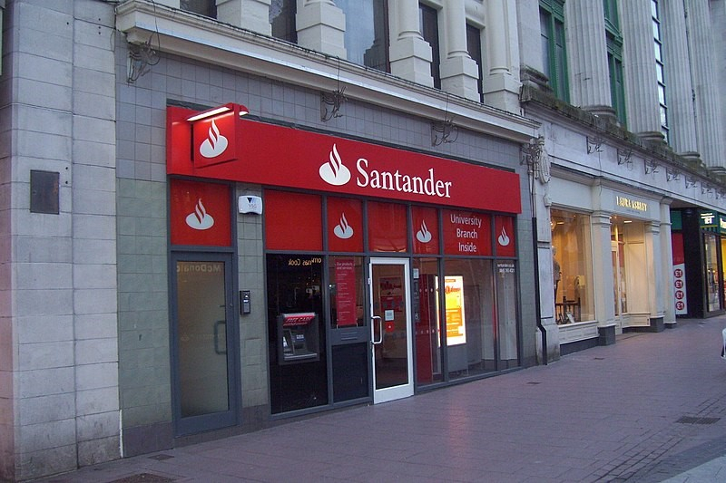 Photo on Wikimedia Commons (https://upload.wikimedia.org/wikipedia/commons/4/4a/Another_new_Santander_bank_-_geograph.org.uk_-_1710962.jpg)