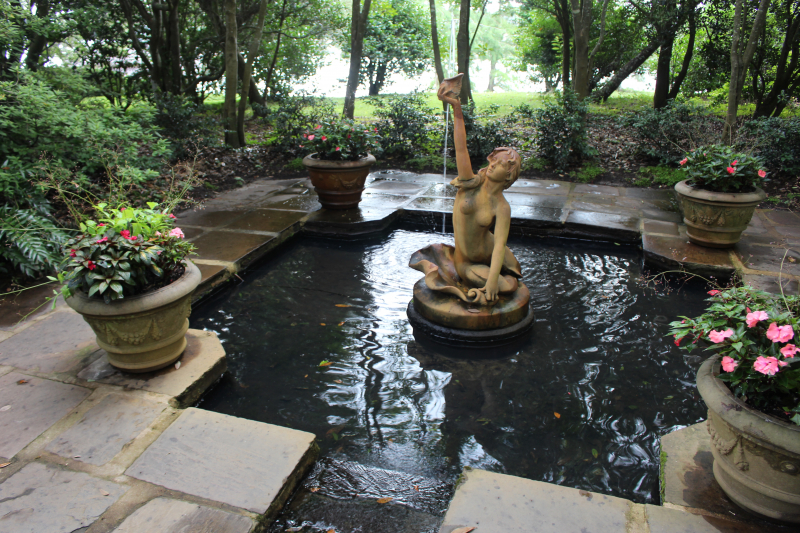 Photo by https://commons.wikimedia.org/wiki/File:Bellingrath_Gardens_and_Home_2018_Mermaid_Fountain_1.jpg