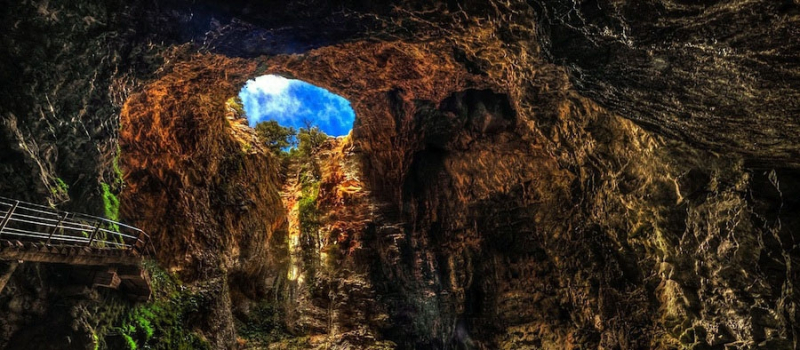 Friouato Caves. Photo: en.wikipedia.org