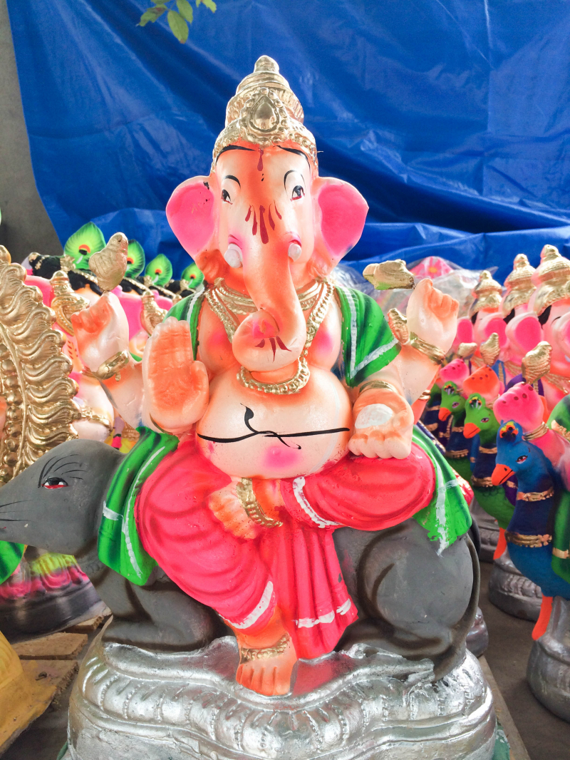Lord Ganesha riding a mouse - Photo on Wikimedia Commons (https://commons.wikimedia.org/wiki/File:Ganpati_Pictures_-_An_image_of_Lord_Ganesha_riding_a_mouse_-his_animal_vahana.jpg)