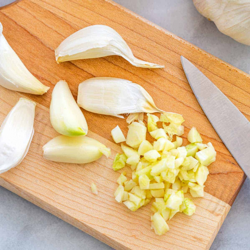 Garlic can aid in the prevention of disease, such as the common cold