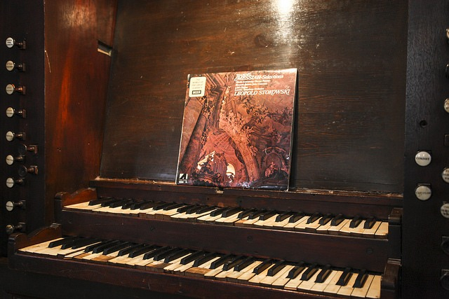 Photo: Wikiwand - George Handel played the clavichord in secret