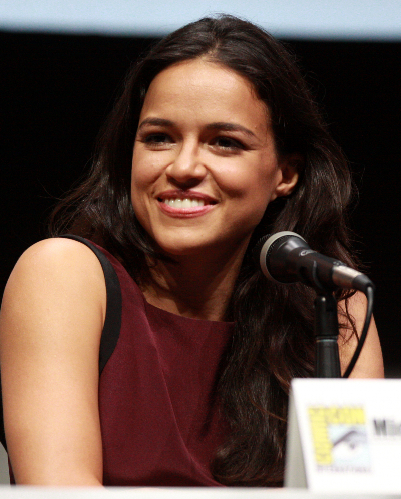 Photo on Wiki: https://commons.wikimedia.org/wiki/File:Michelle_Rodriguez_by_Gage_Skidmore_2.jpg