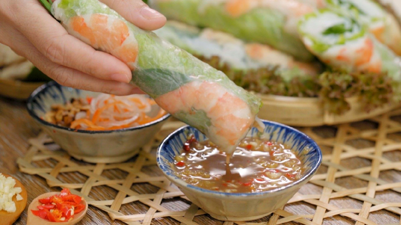Summer rolls with special sauce