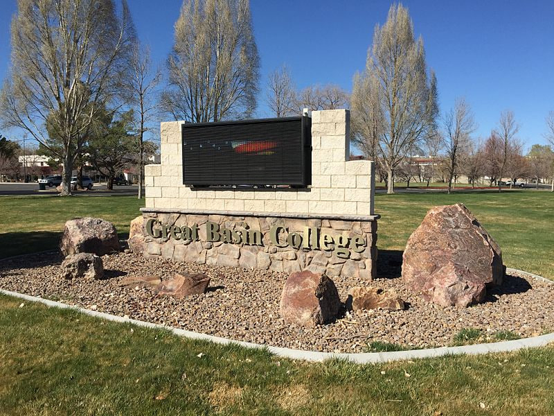 Photo of https://commons.wikimedia.org/wiki/File:2015-03-27_15_41_03_Sign_for_Great_Basin_College_in_Elko,_Nevada.JPG