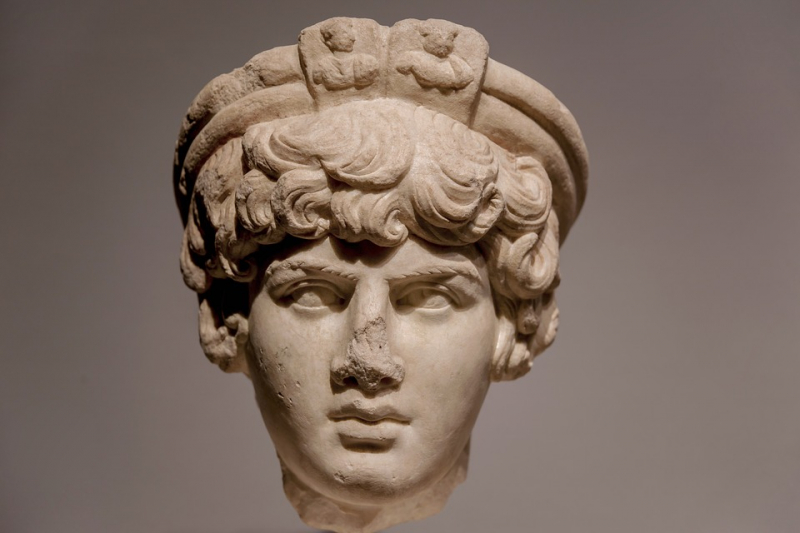 Hadrian as a child - Photo: factinate.com